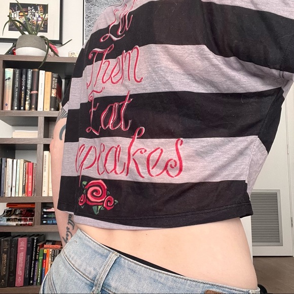 Betsey Johnson Skull Crop Top - Picture 2 of 4